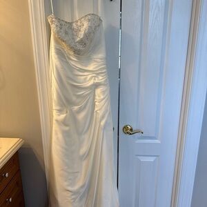 Elegant Cream Wedding Dress